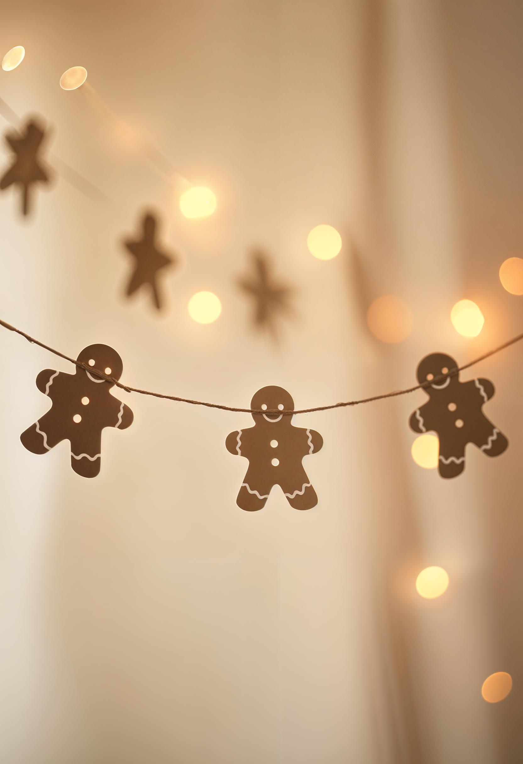 10. Rustic Gingerbread Man Garlands-1