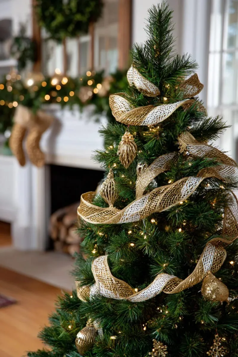 31 Dreamy Christmas Tree Decorations for a Unique Festive Touch 51 shimmering gold mesh ribbon woven through deep green branches 1