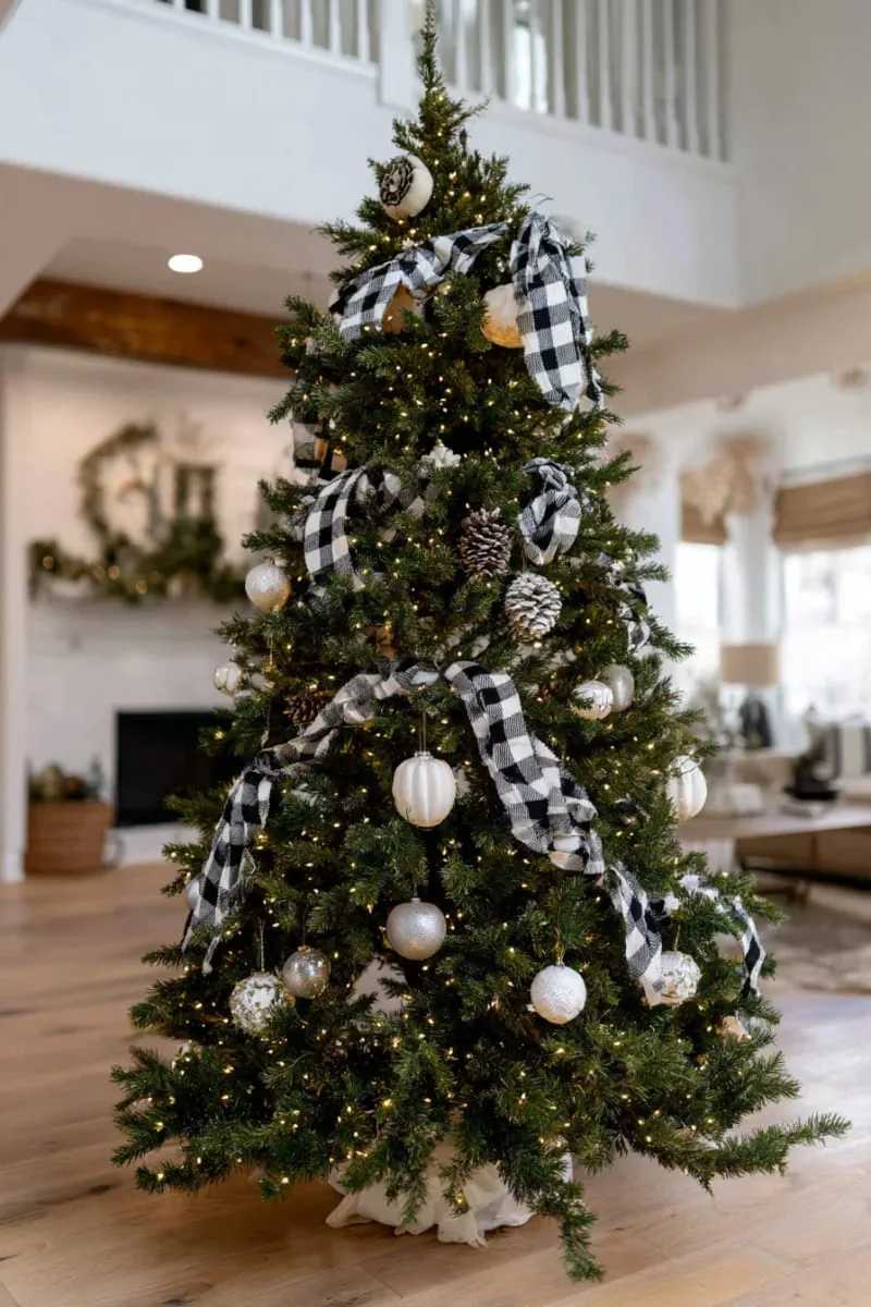 29 Best Christmas Decorations Trends You Can't Miss This Year 78 black-and-white buffalo check ribbon woven through tree branches 1