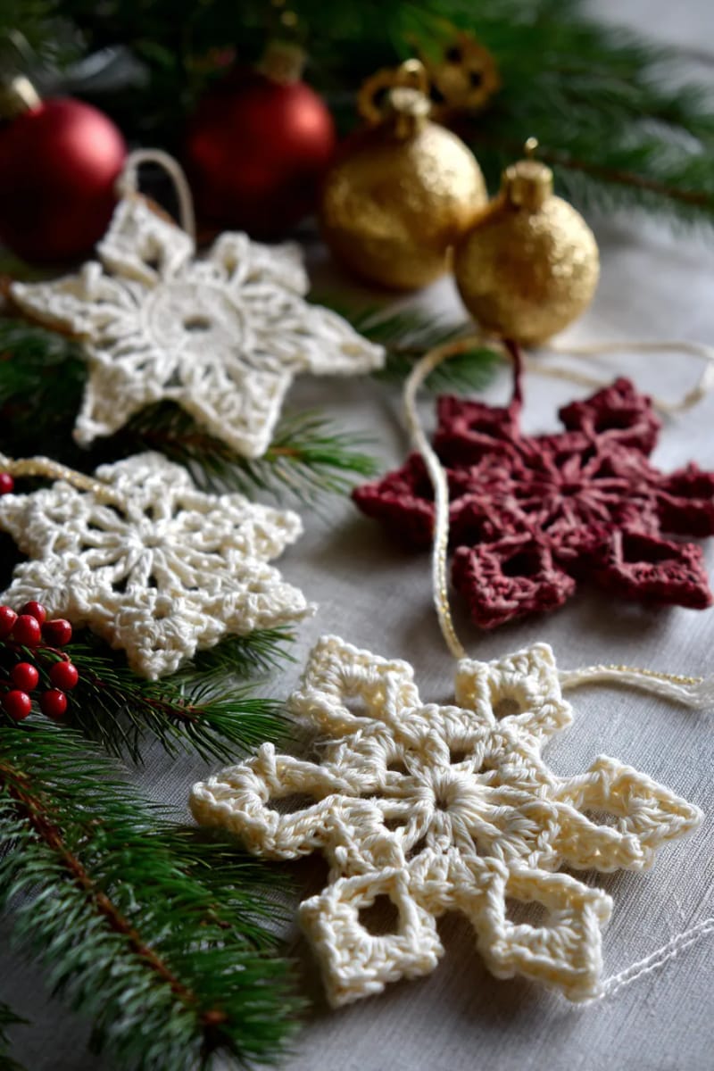vintage-inspired crochet snowflake ornaments in off-white yarn 1