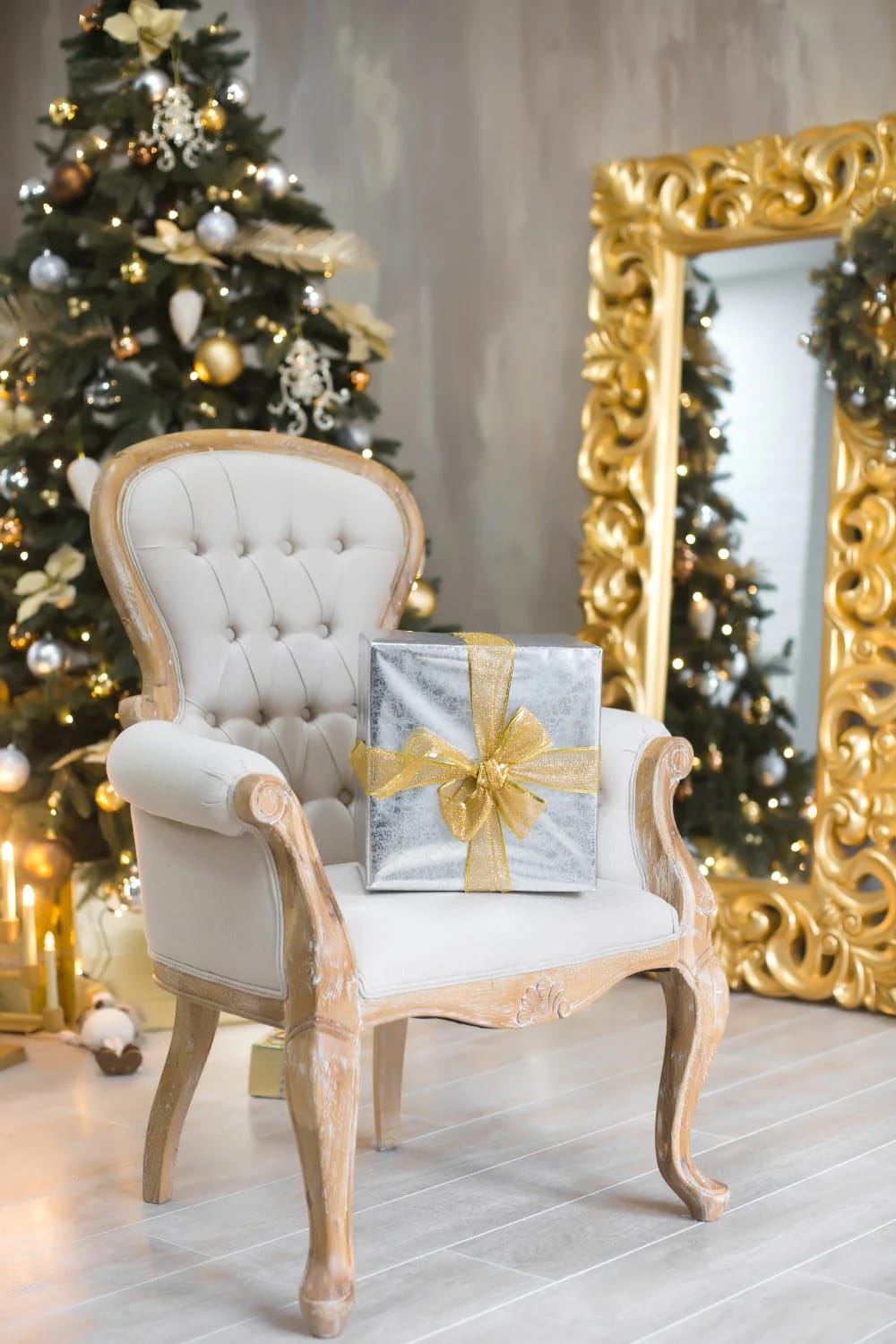 Elegant Christmas Tree Ideas with Gold and Glass Ornaments 24 finish at the base and in the room 1