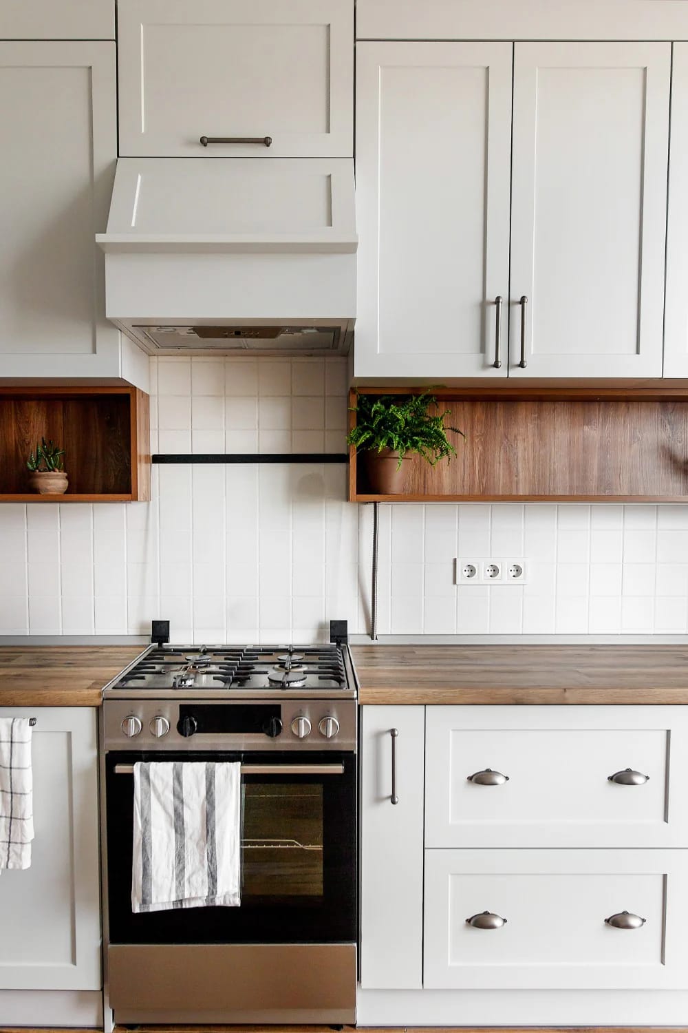 Timeless Kitchen Ideas That Still Look Right in a Decade 25 inset shaker doors, if the budget can take them 1