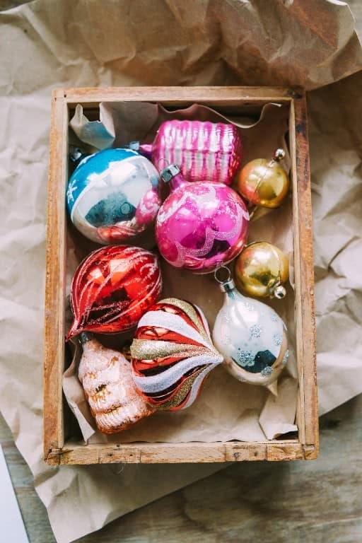 shiny brite ornaments, deliberately mismatched 1