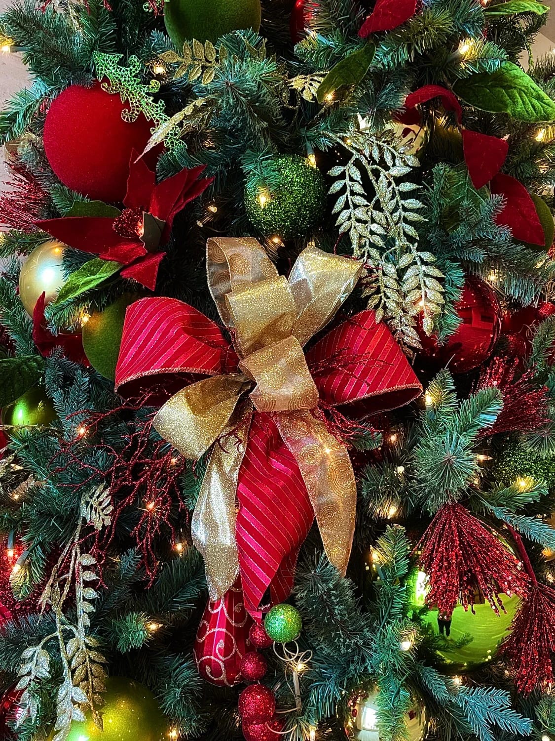 working the ribbon into the tree 1