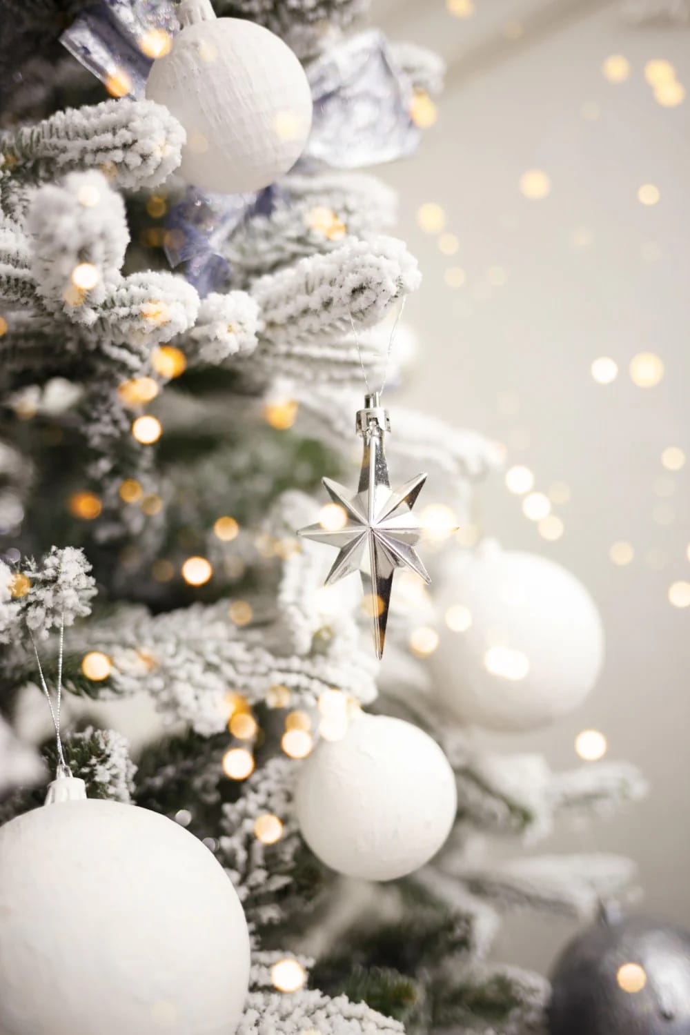 9 Monochrome Christmas Tree Themes for a Single-Color Tree That Still Looks Finished 3 all-white ornaments on a flocked tree: change the finish, not the color 1