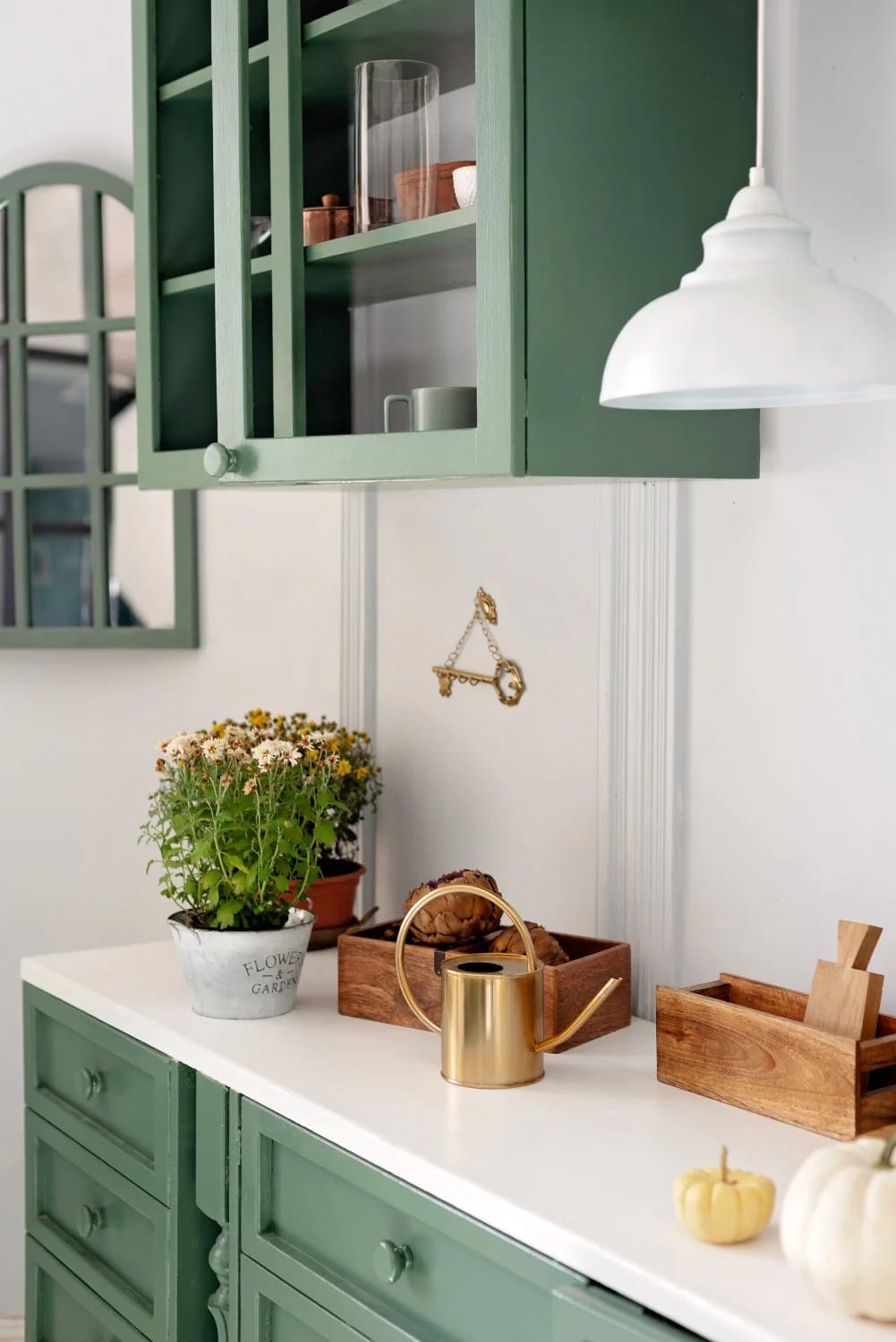 olive lowers under a pale stone top 1